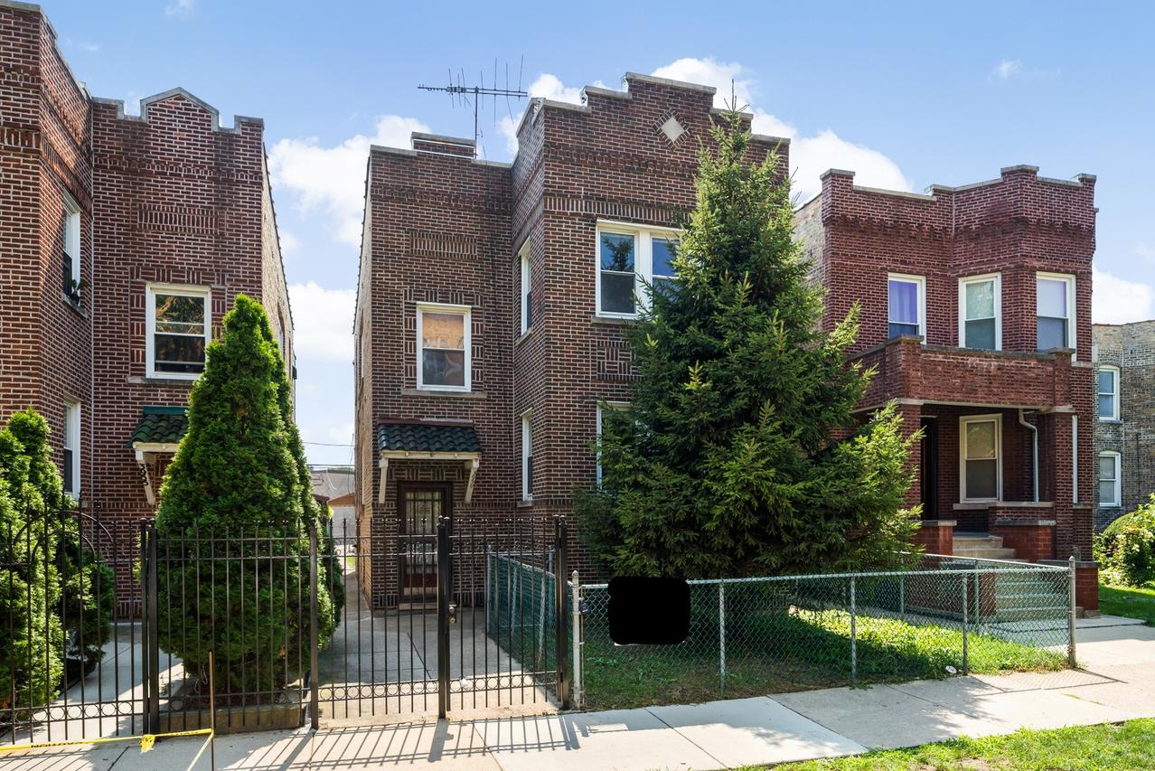 3959 W Barry Ave., Chicago, IL 60618