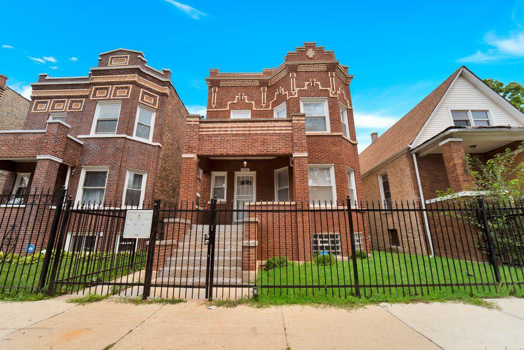 4906 W Iowa St., Chicago, IL 60651