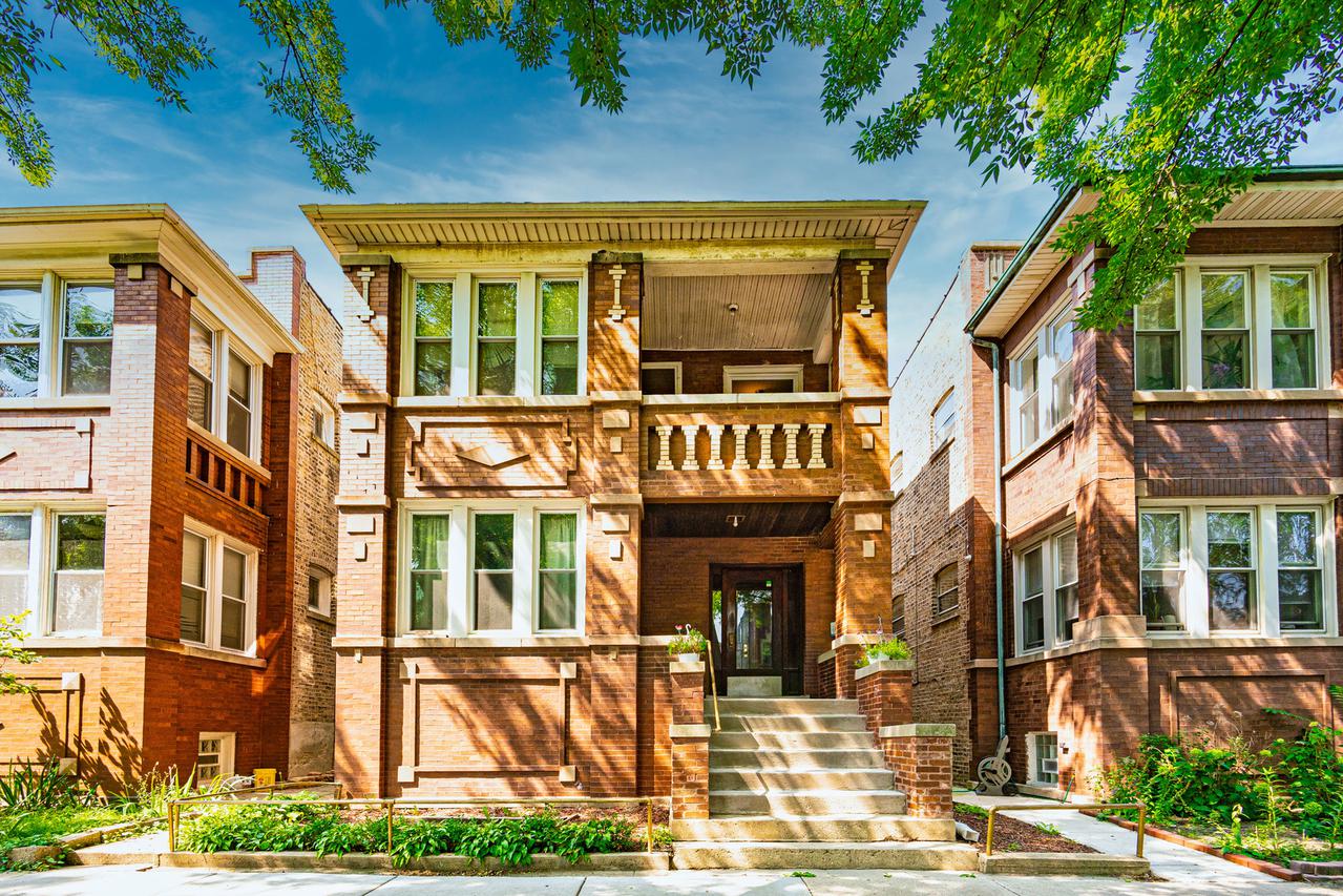 3322 W Wilson Ave., Chicago, IL 60625