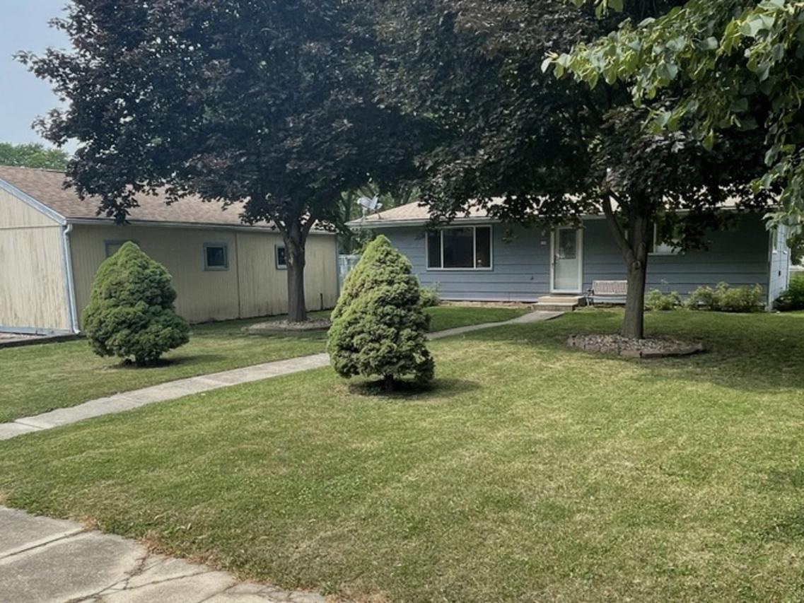 120 E Lafayette St., Somonauk, IL 60552