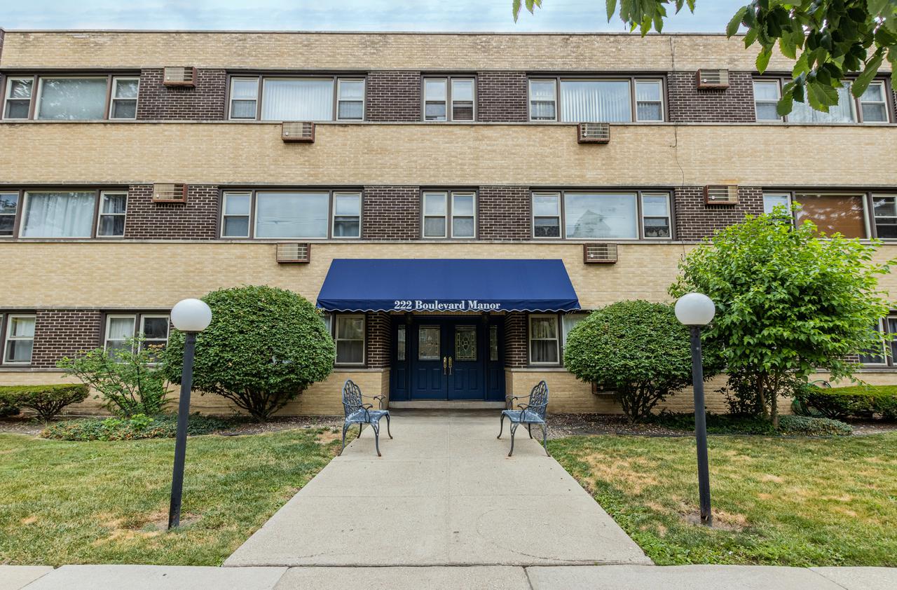 222 Washington Blvd. #105, Oak Park, IL 60302