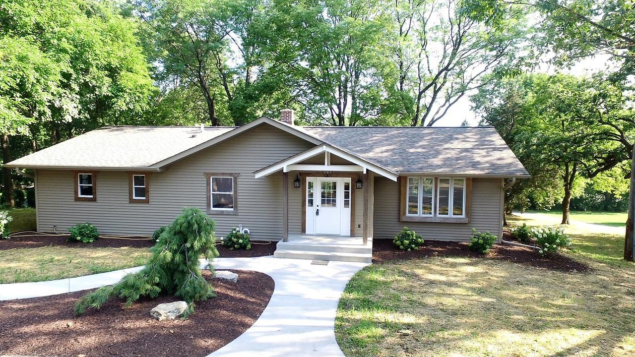 6912 Elevator Rd., Roscoe, IL 61073