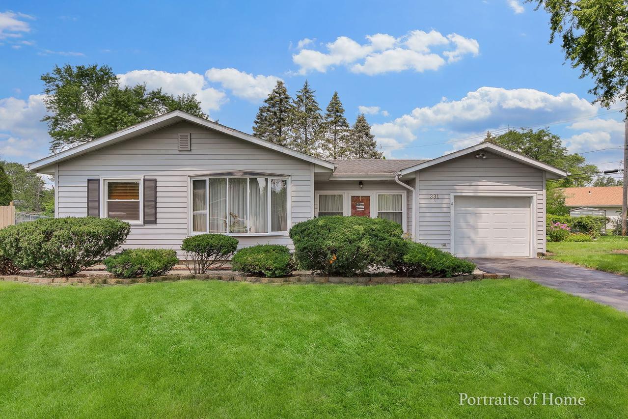 331 Mohawk Dr., Carol Stream, IL 60188