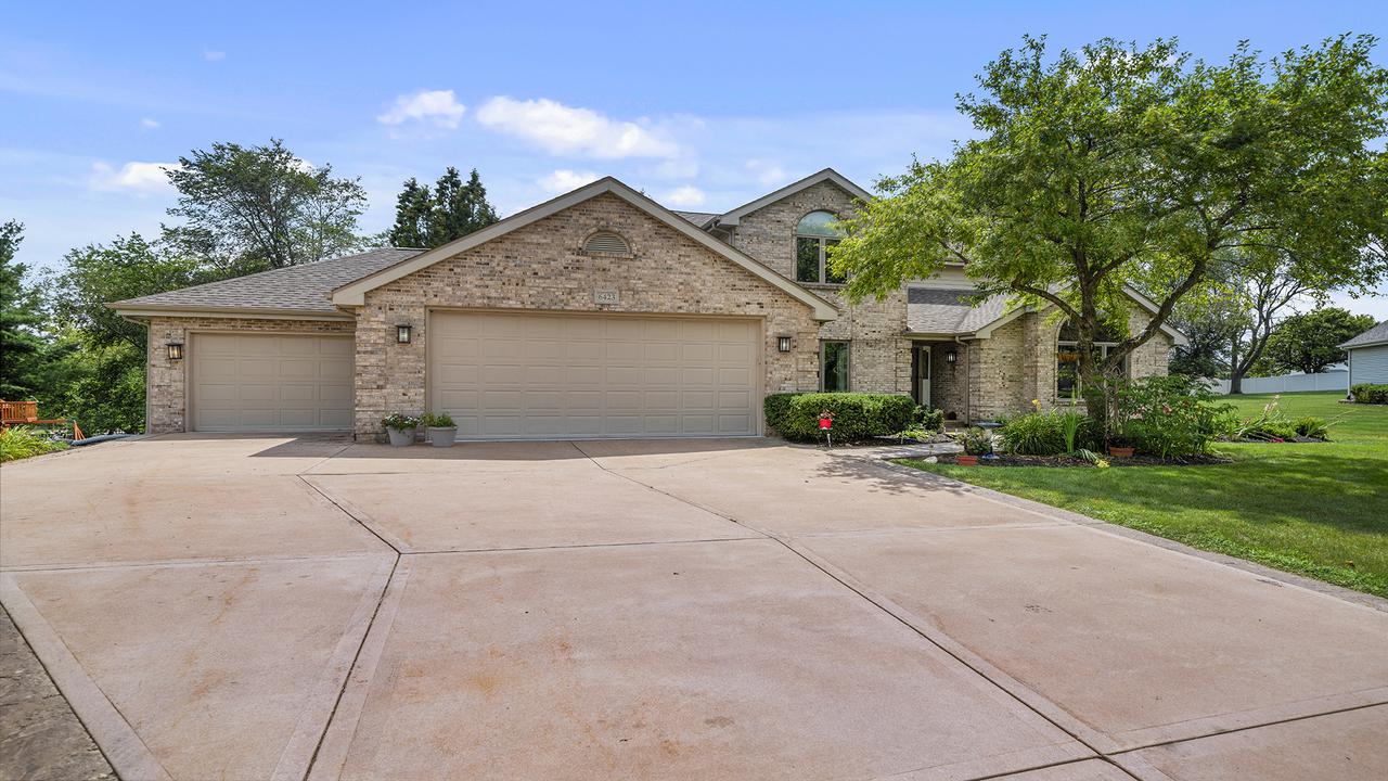 6423 Spring Hill Close, Rockford, IL 61108