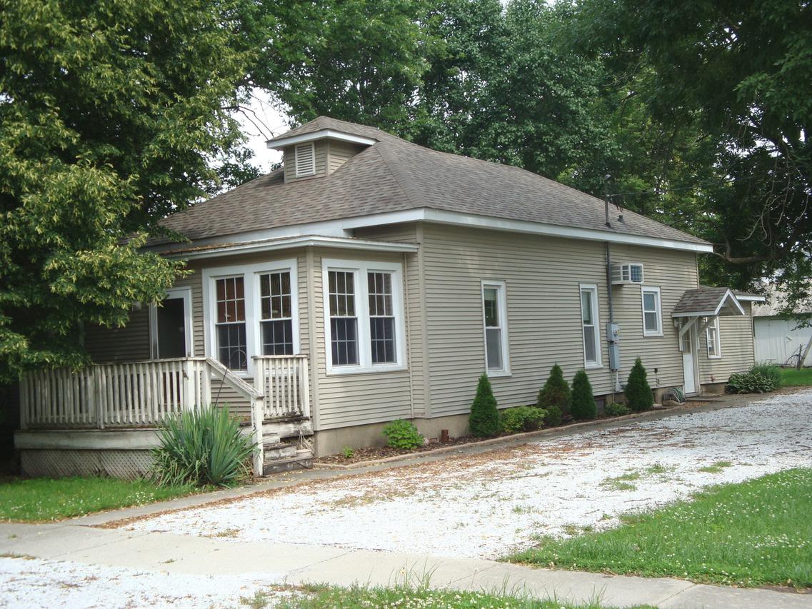 413 W Koplin Ave., Cissna Park, IL 60924