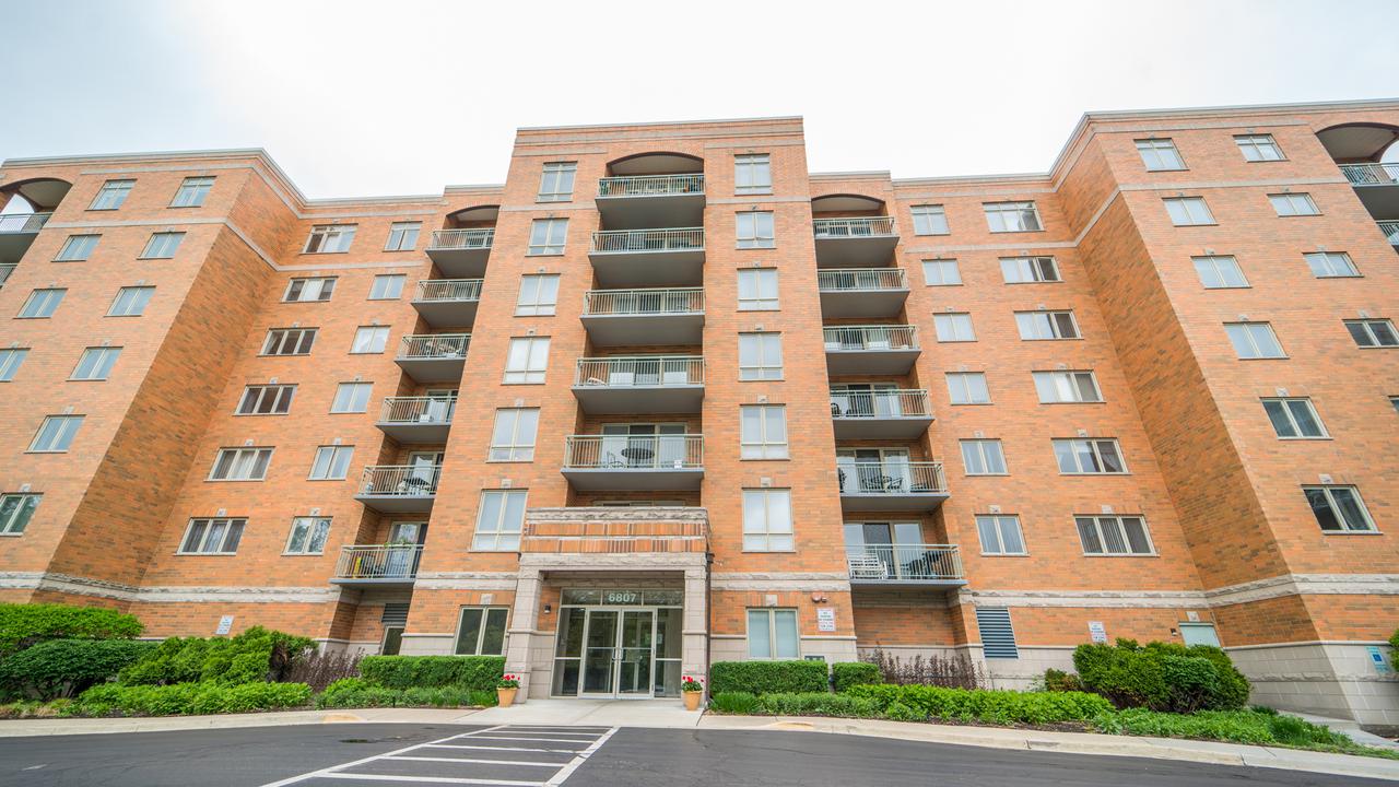 6807 N Milwaukee Ave. #407, Niles, IL 60714