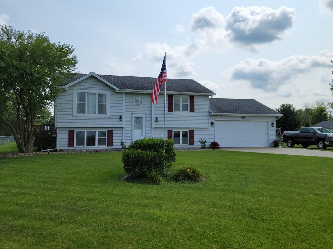 983 E North Rd., Ashkum, IL 60911