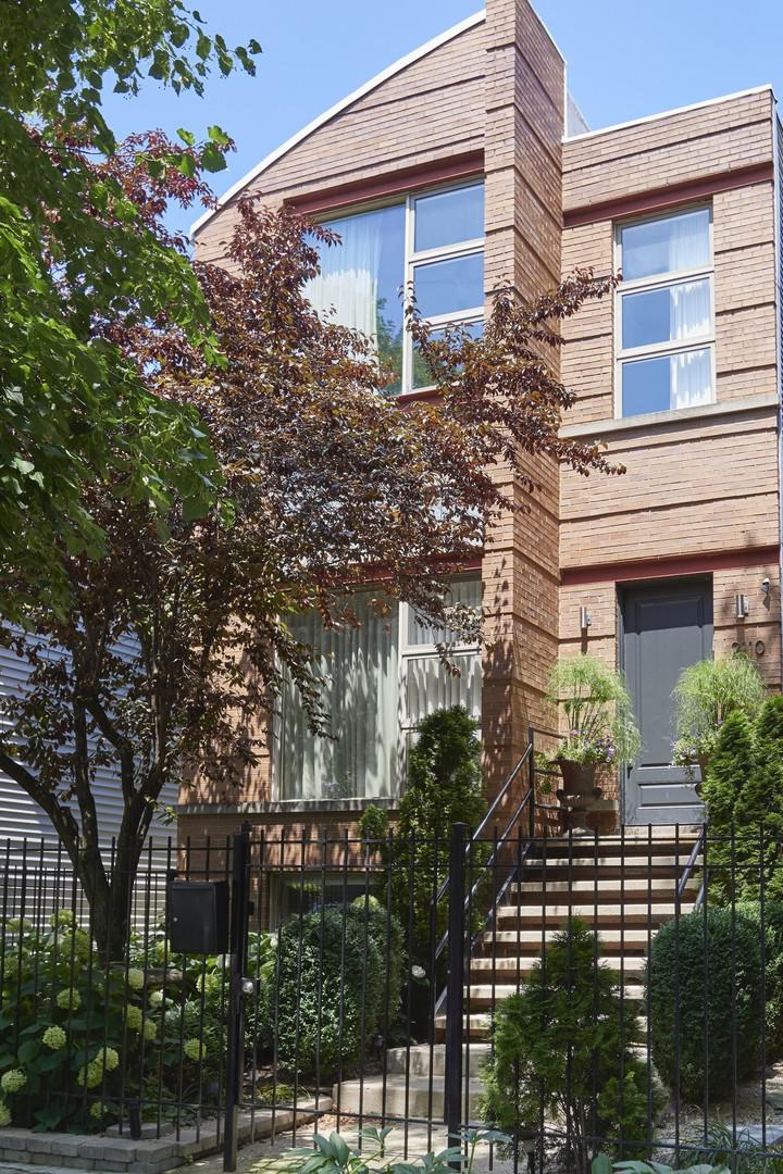 2110 W Superior St., Chicago, IL 60612
