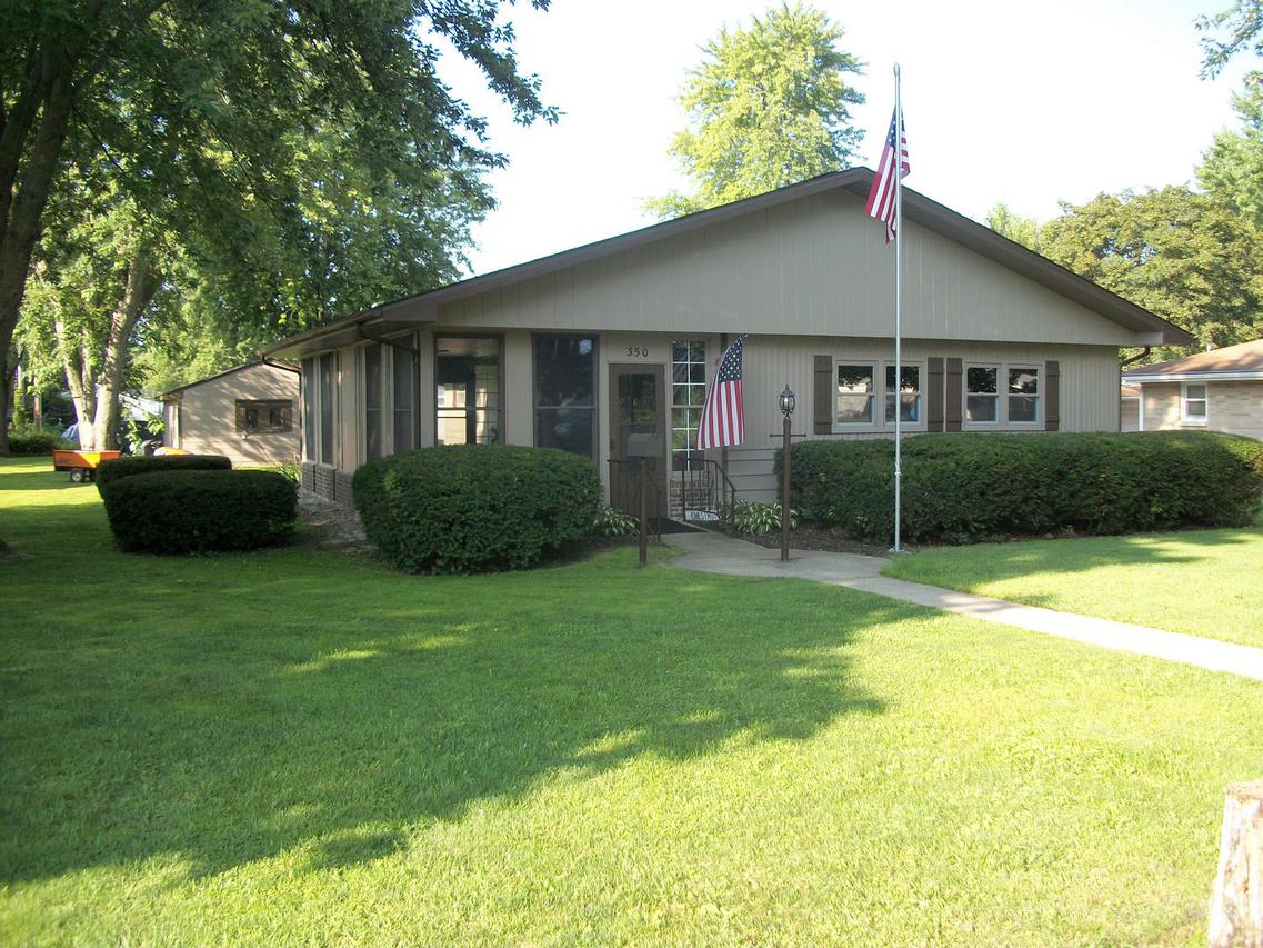 350 E Chestnut St., Paxton, IL 60957