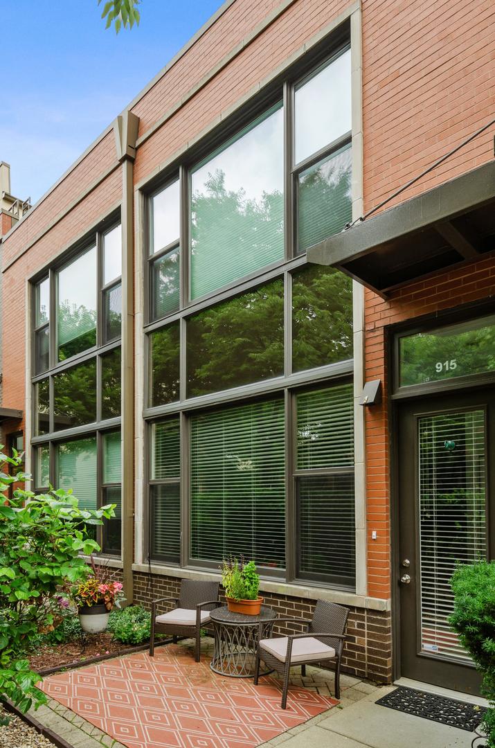 915 N Howe St., Chicago, IL 60610