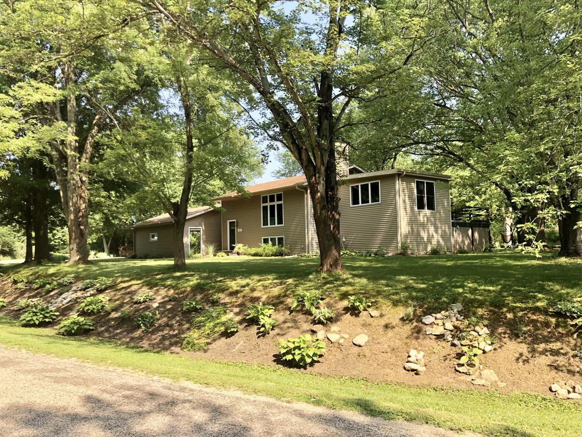77 Catalina Dr., Putnam, IL 61560