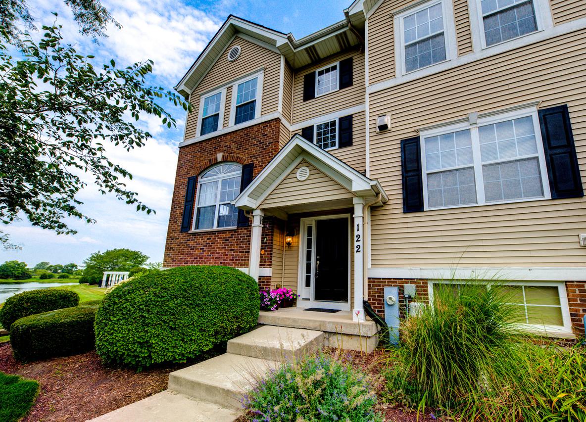122 Lakeshore Dr., Oswego, IL 60543