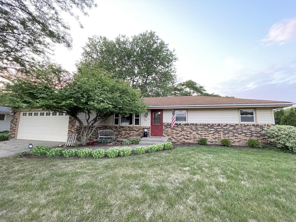 956 Lollypop Ln., Machesney Park, IL 61115