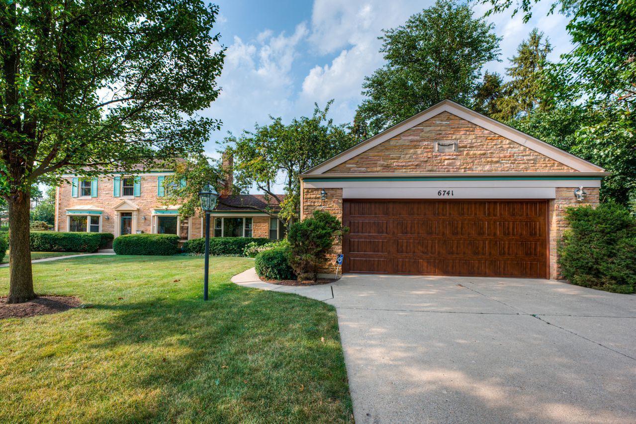 6741 N Sauganash Ave., Lincolnwood, IL 60645