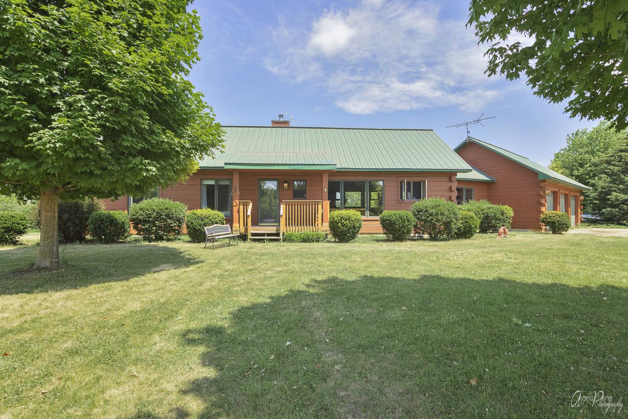 10902 Button Rd., Hebron, IL 60034