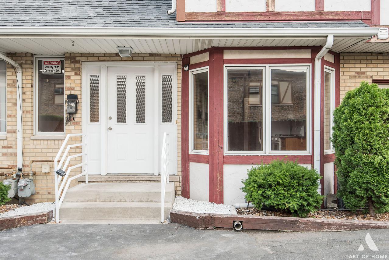 8552 W 95th St., Hickory Hills, IL 60457