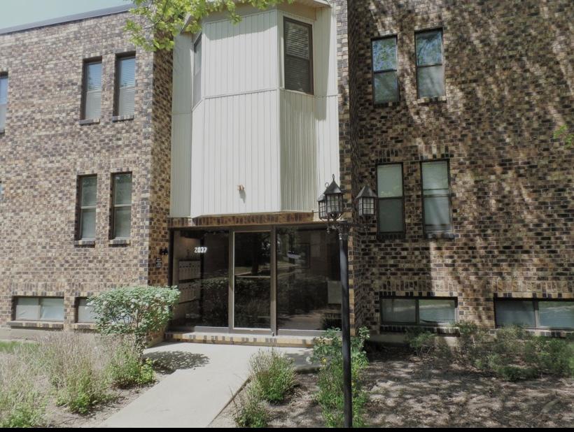 2037 Country Club Dr. #12, Woodridge, IL 60517