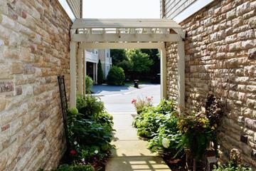 305 Sundown Ct. #E, Wauconda, IL 60084