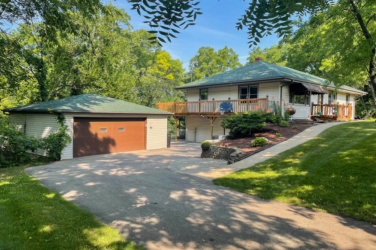 10294 Atwood Rd., Roscoe, IL 61073