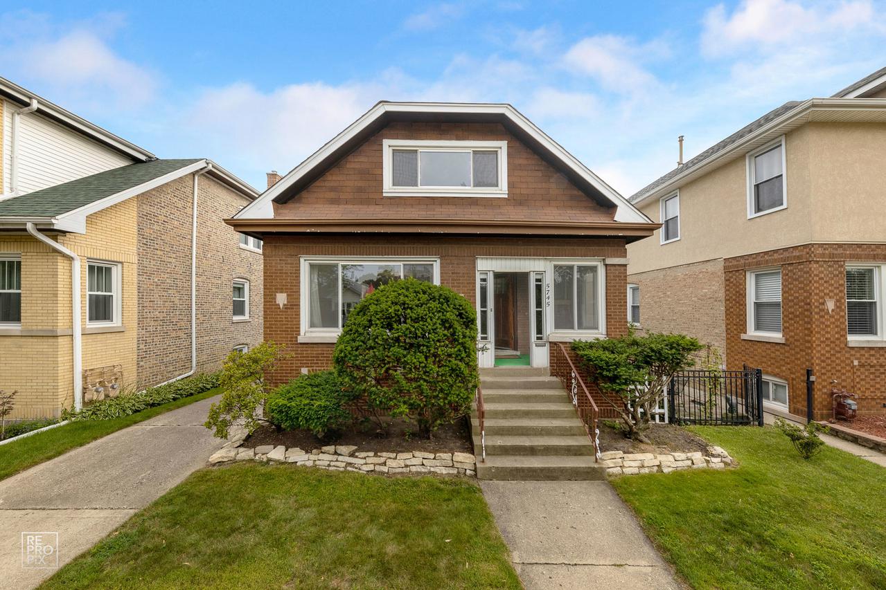 5745 W Wilson Ave., Chicago, IL 60630