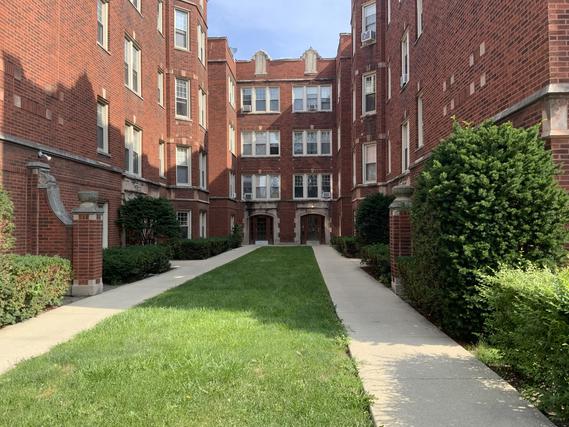4834 W. Henderson St. #2A, Chicago, IL 60641