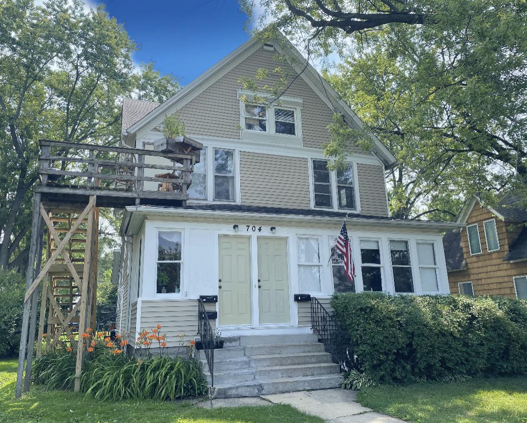 704 S 1st St., Dekalb, IL 60115