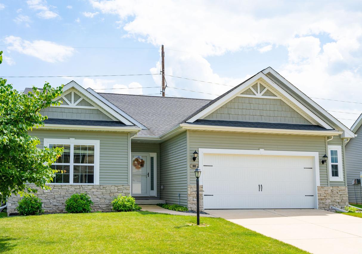 303 Trefoil St., Savoy, IL 61874