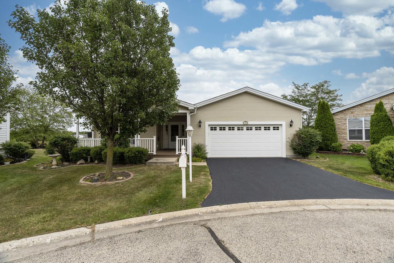 113 Jockey Ct., Grayslake, IL 60030