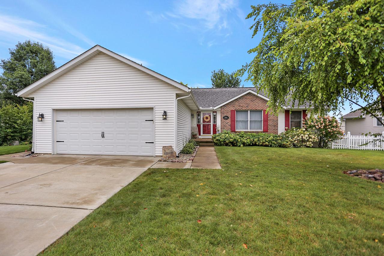 1103 Edgeview Dr., Mahomet, IL 61853