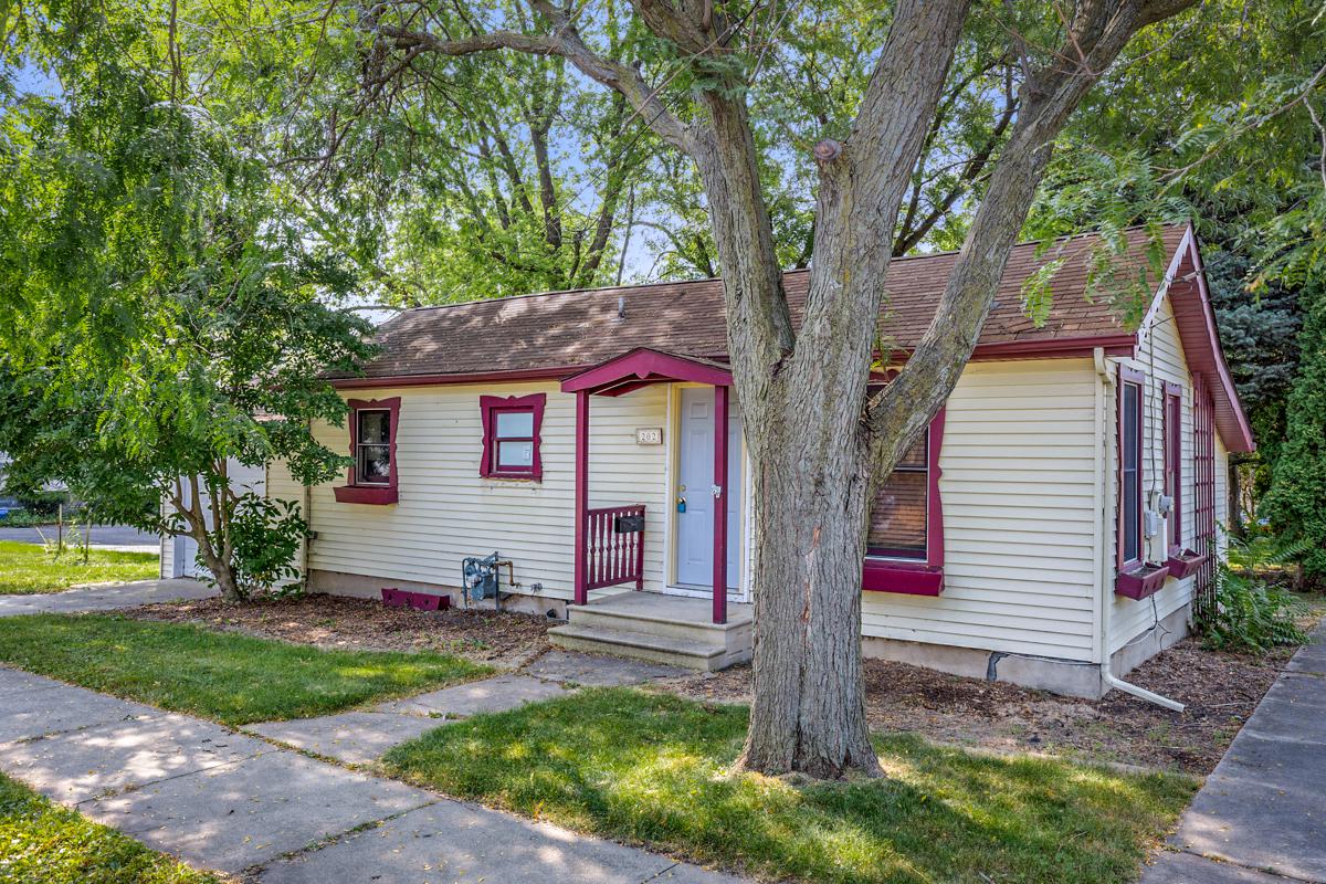 202 E College St., Sandwich, IL 60548