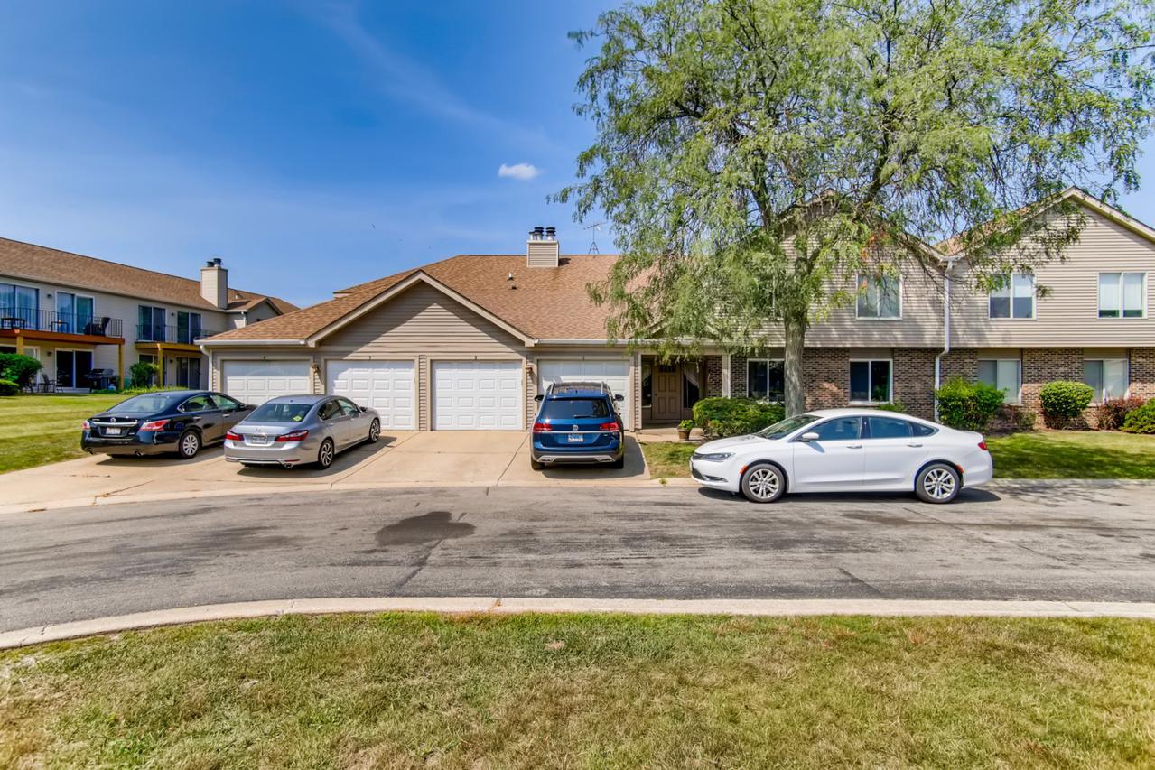 7030 Newport Dr. #101, Woodridge, IL 60517