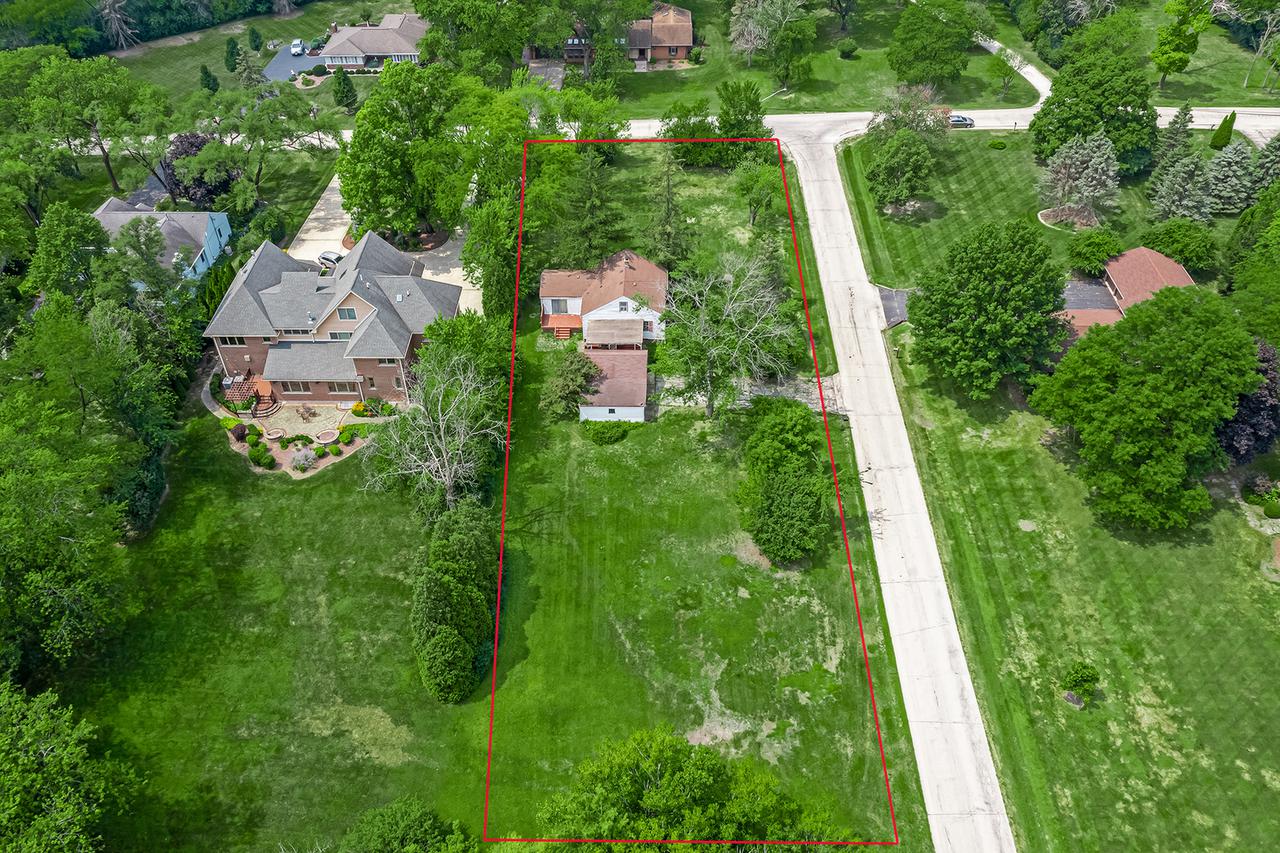 7703 Hamilton Ave., Burr Ridge, IL 60527