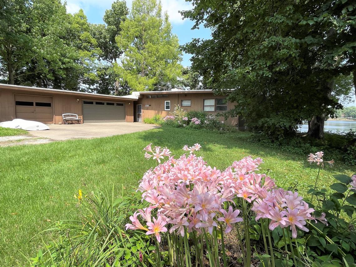 1714 W Spring Ln., Mahomet, IL 61853