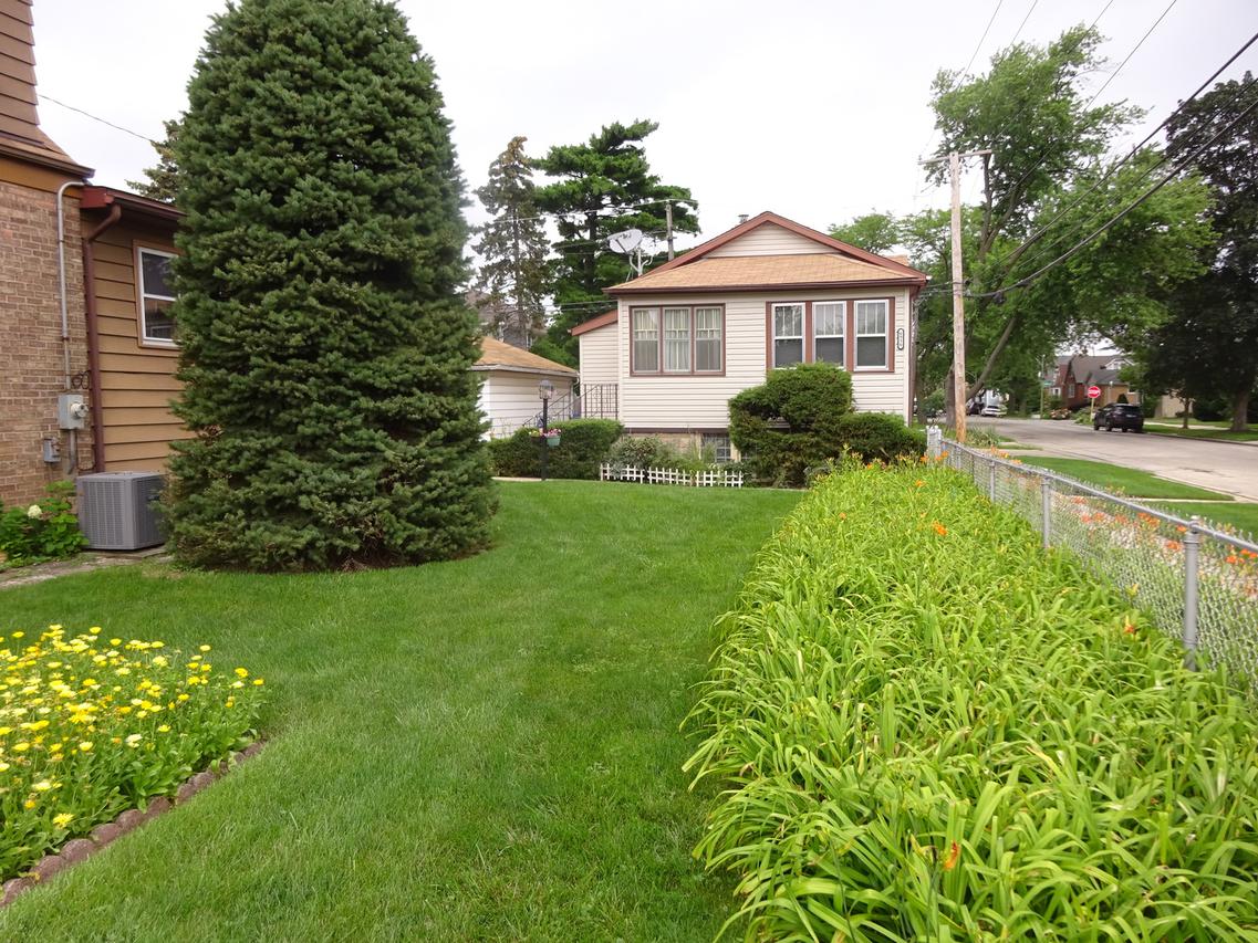 6936 W Nelson St., Chicago, IL 60634
