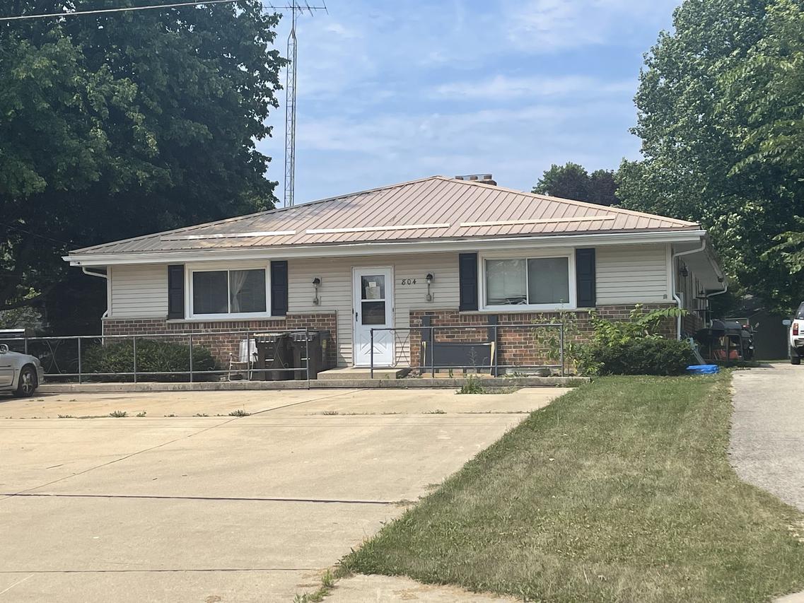 804 S 7th St., Oregon, IL 61061