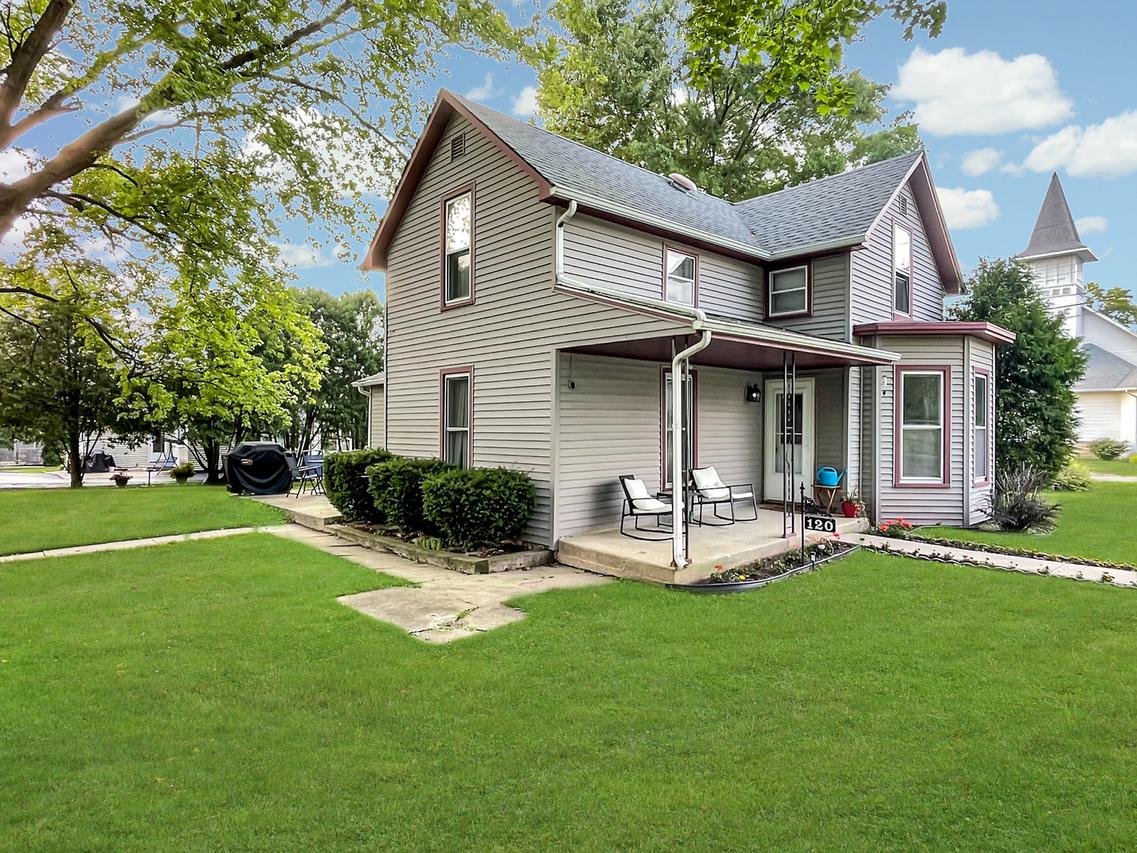 120 N Church St., Dakota, IL 61018