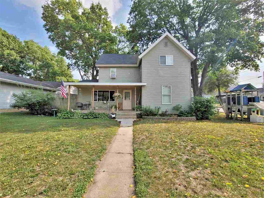 226 W 4th St., Pecatonica, IL 61063