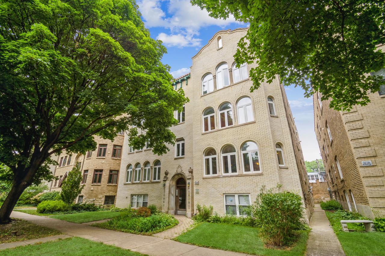 2314 W Farwell Ave. #1E, Chicago, IL 60645