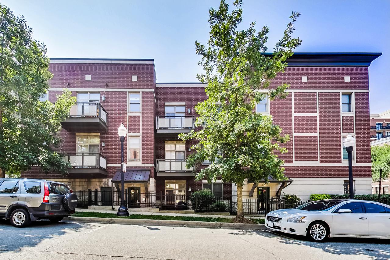 765 W 15th St. #309, Chicago, IL 60607
