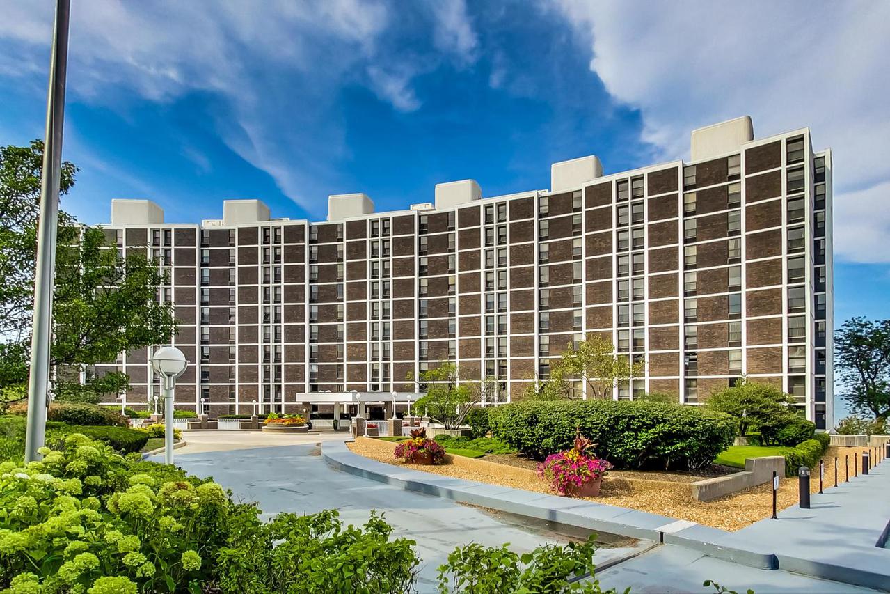 1500 Sheridan Rd. #6B, Wilmette, IL 60091