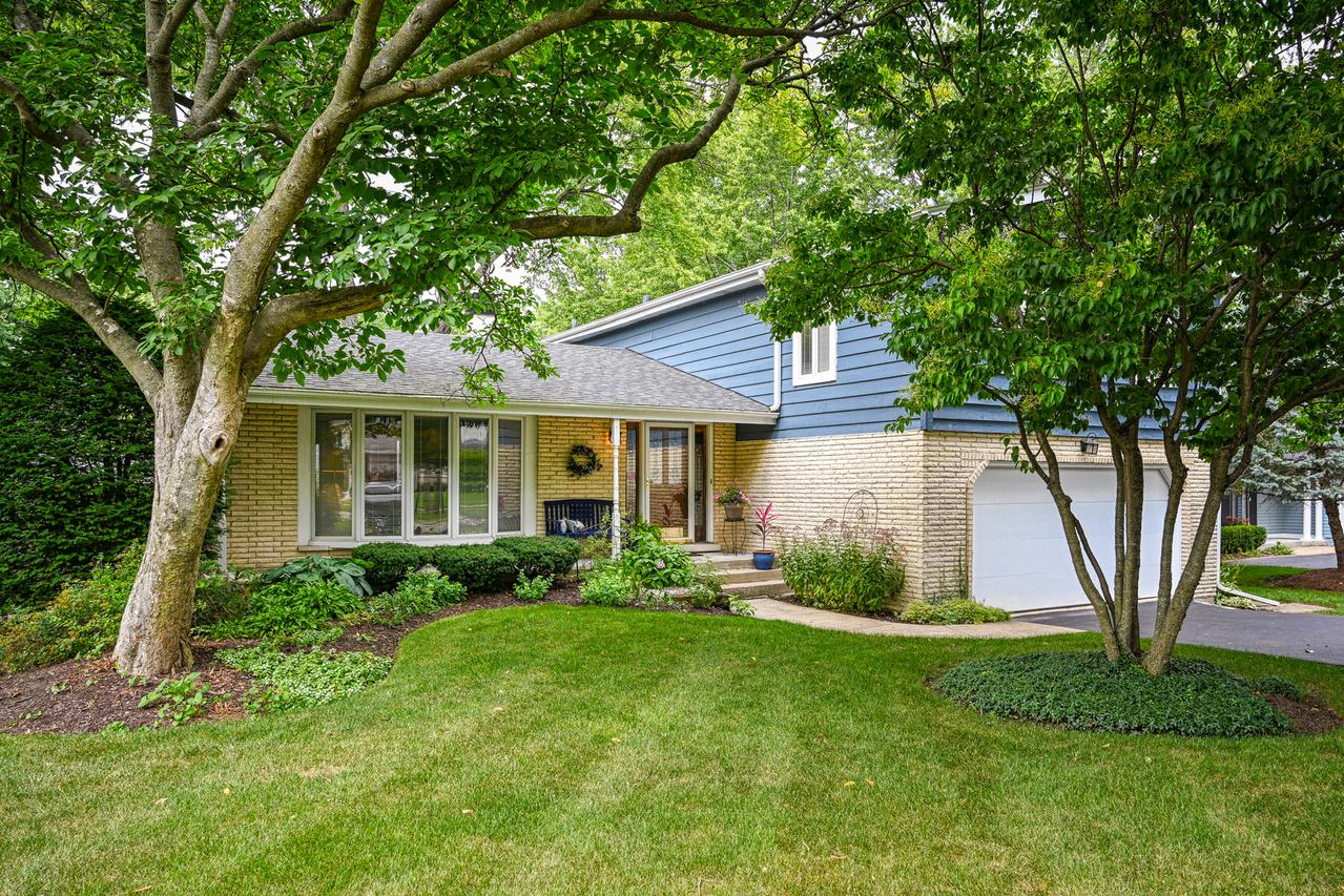 1570 Burning Trail Ln., Wheaton, IL 60189