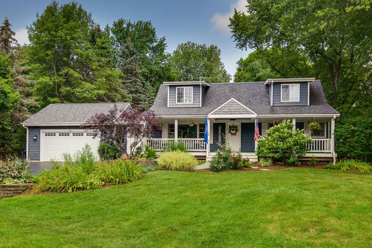 134 Brookhill Rd., Libertyville, IL 60048