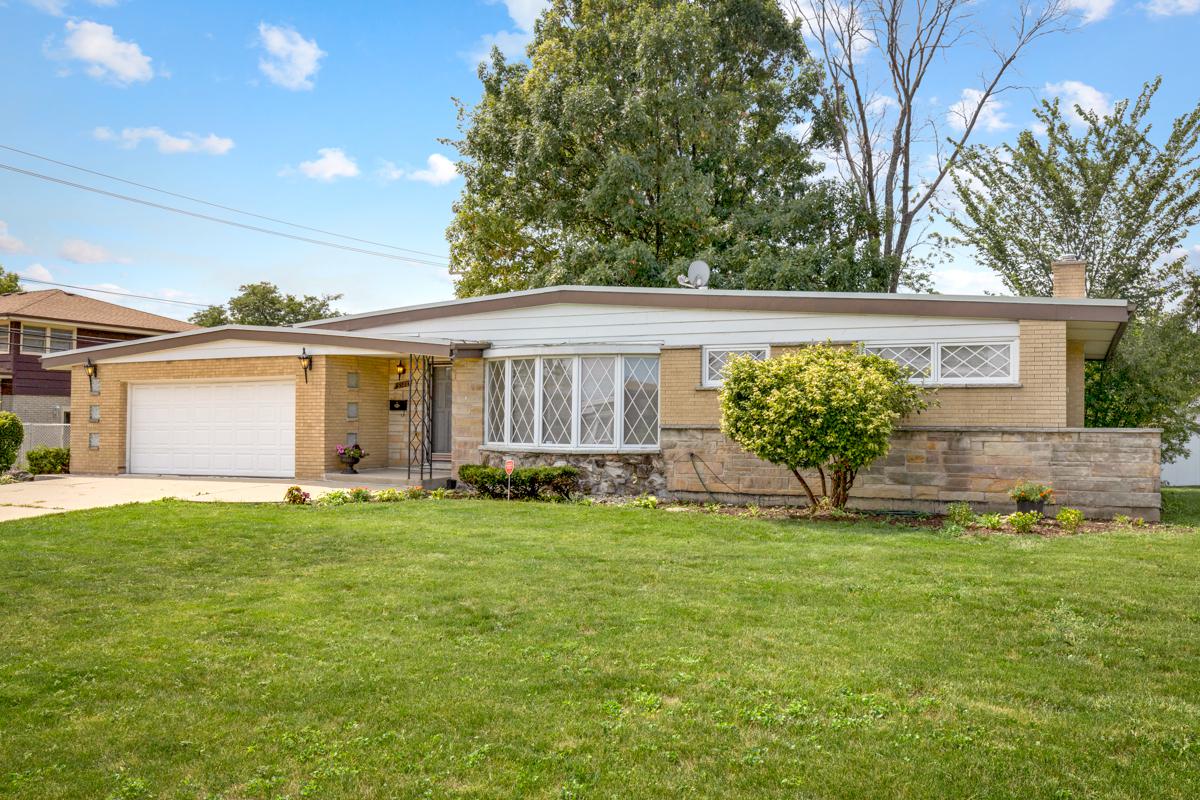 5588 N Vine Ave., Norwood Park Township, IL 60656