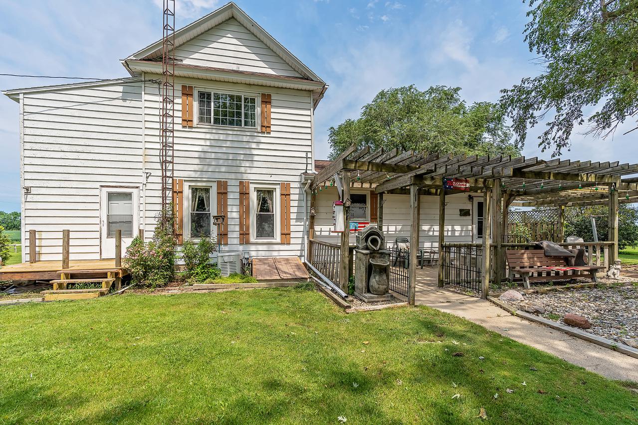 28922 N 1250 East Rd., Blackstone, IL 61313