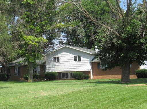 2202  CR E 2400 N Rd., St. Joseph, IL 61873