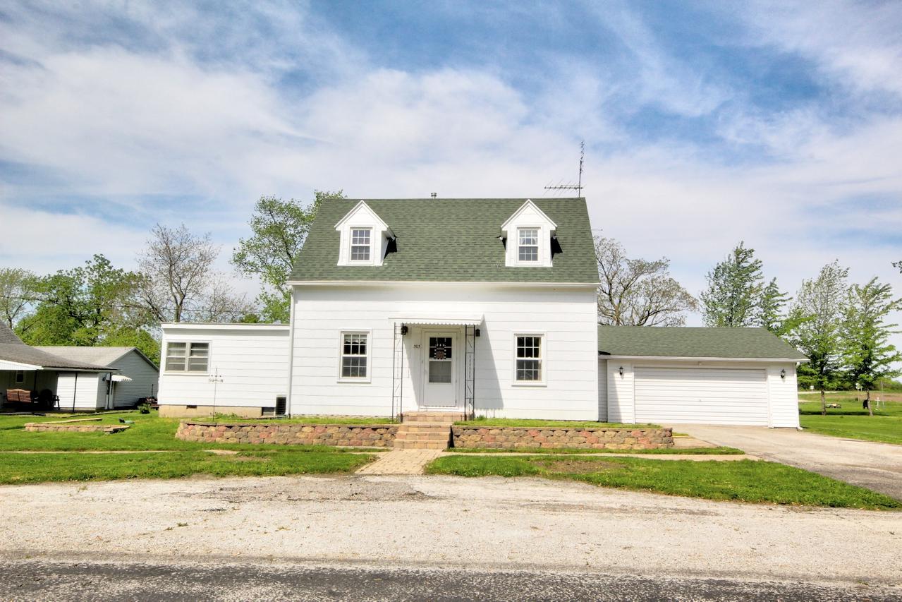 305 N Bunker St., Iroquois, IL 60945