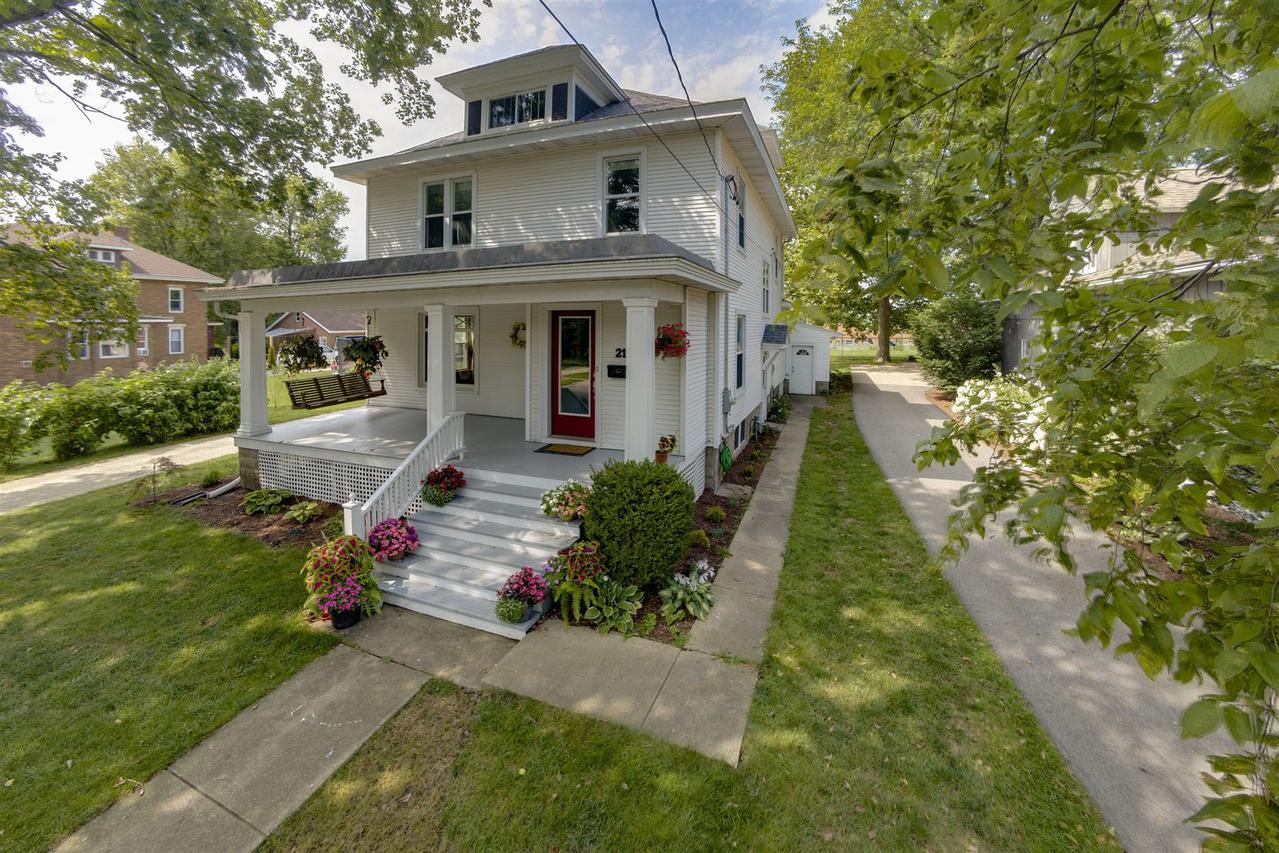 211 W Burton Ave., Eureka, IL 61530