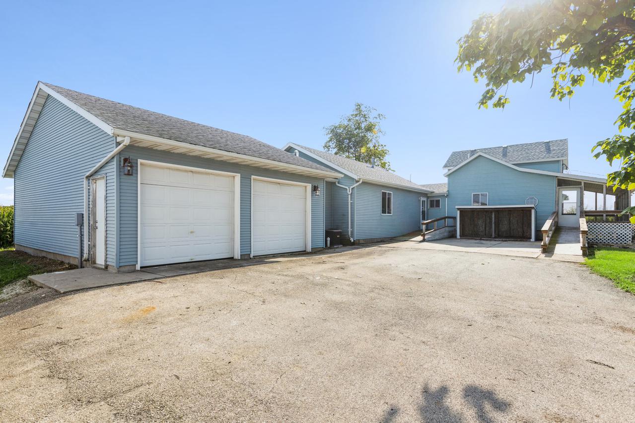 8166 W 4000 N. Rd., Bonfield, IL 60913