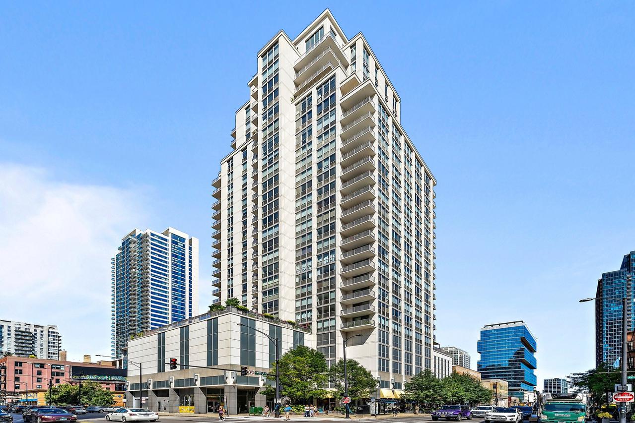 200 W Grand Ave. #1405, Chicago, IL 60654