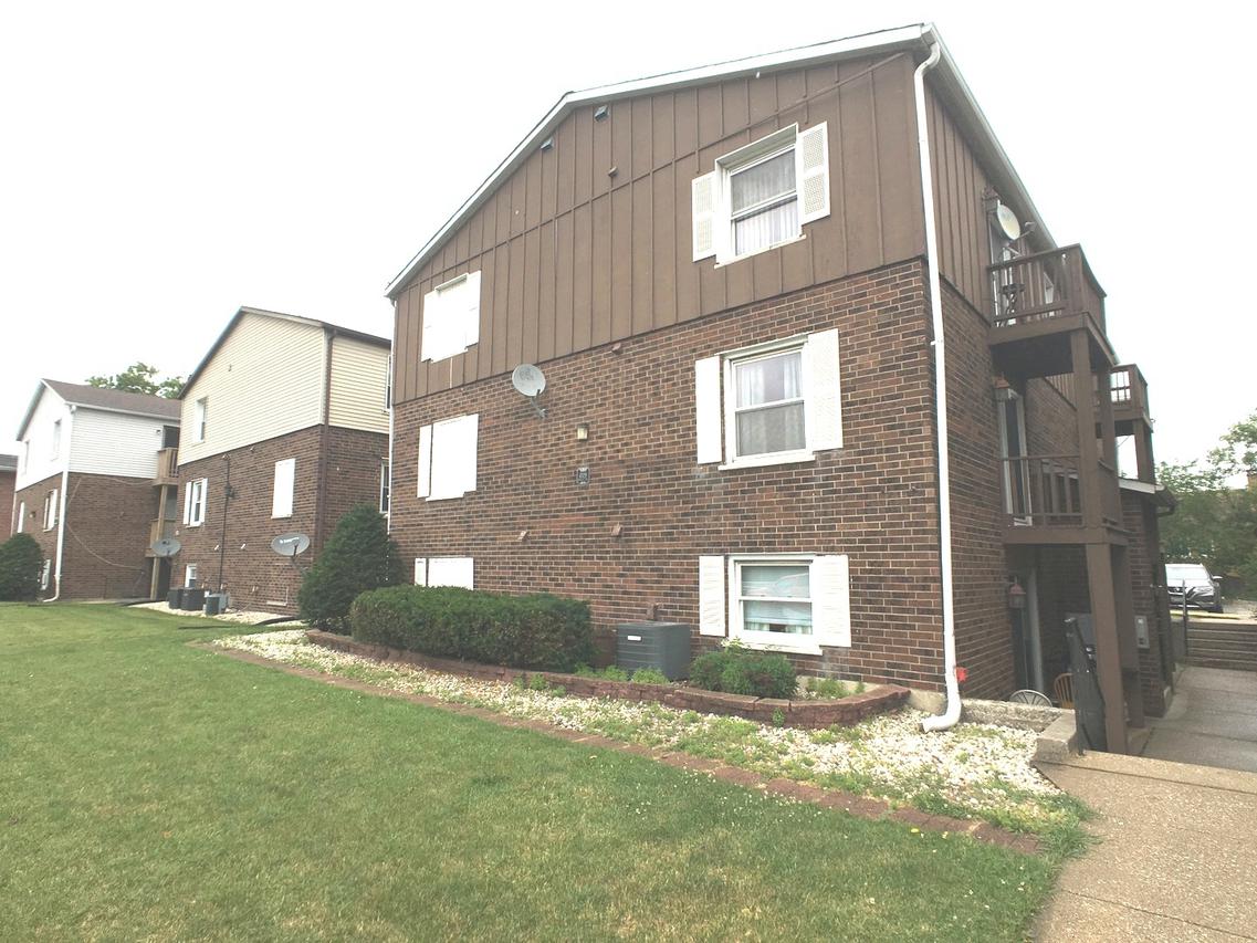 4529 Prescott Ave. #2E, Lyons, IL 60534